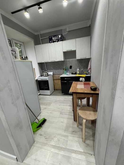 Продам срочно 2-омнатную квартиру на шипина за наличный расчет