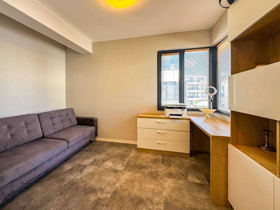 Триетажна модерна къща с двор в Сарафово, Бургас