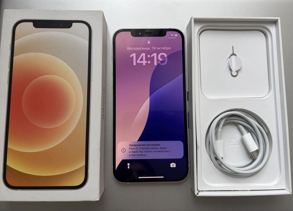 Смартфон Apple iPhone 12 256Gb белый
