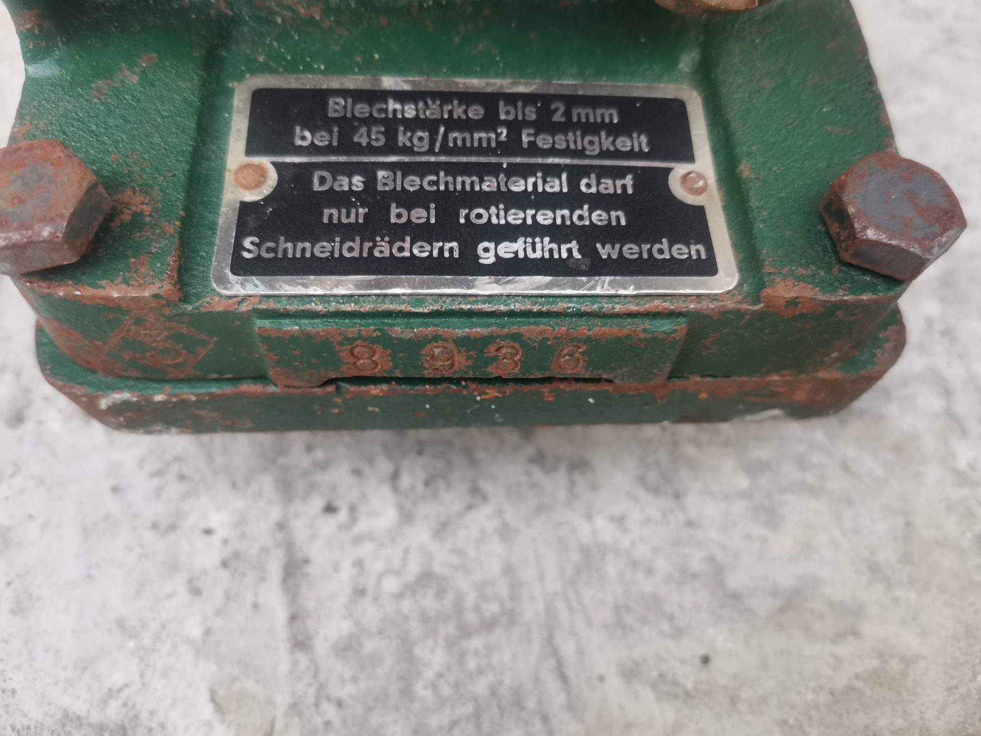 Mașină, aparat îndoit și tăiat tablă, BKS, Germania