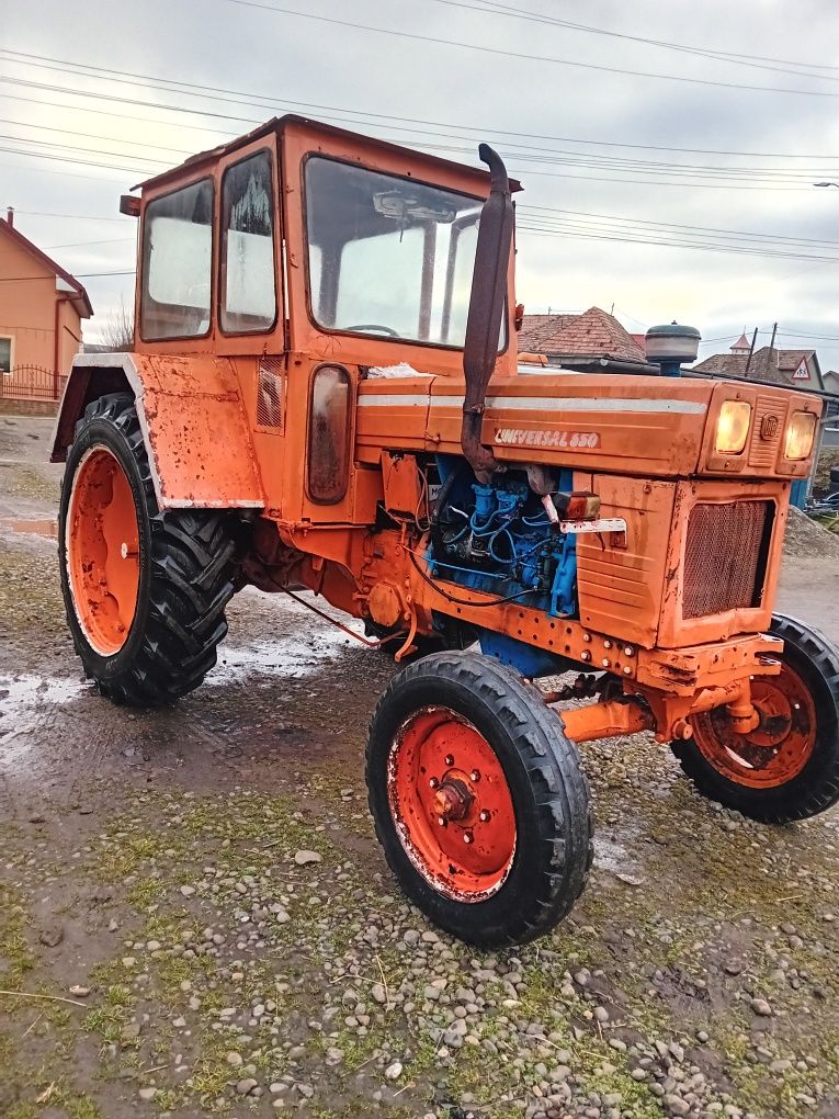 Vând tractor în stare bună cu carte de identitate