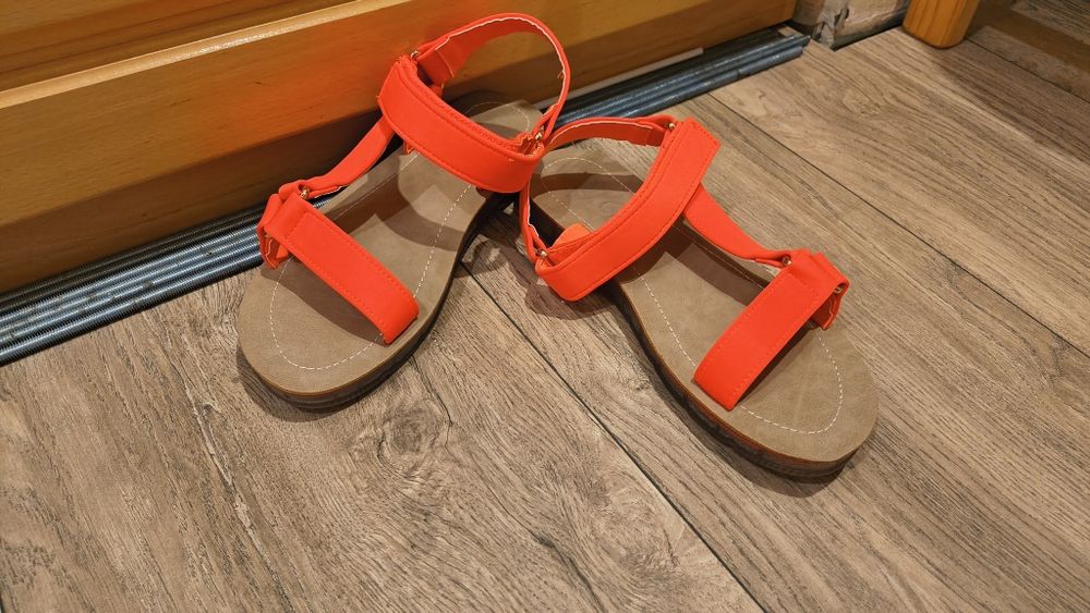 Дамски обувки и сандали + подарък