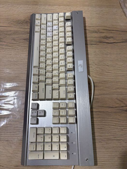 Продаю игровую клавиатуру