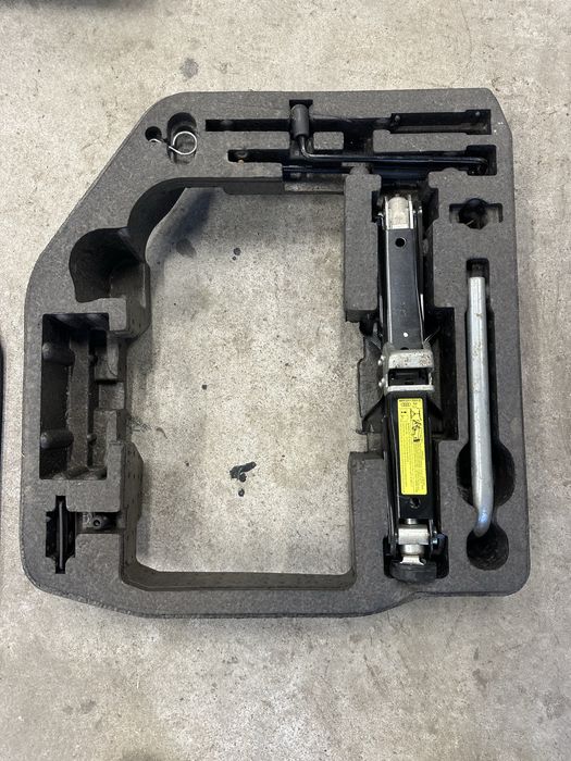 Комплект инструменти Audi A5 8T крик ключ ауди а5 8т