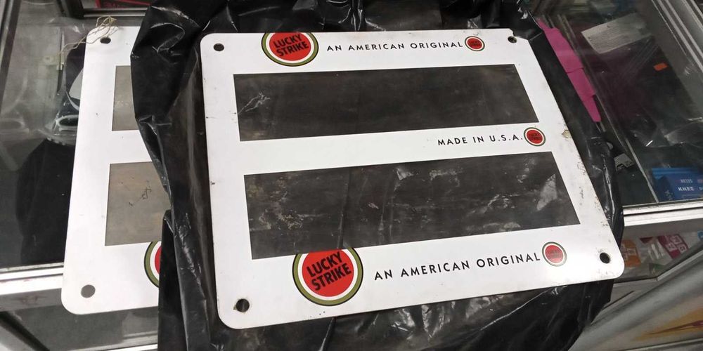 рекламни табели лъки страйк
за цигари