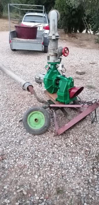 Pompa de irigat și aspeesoare.