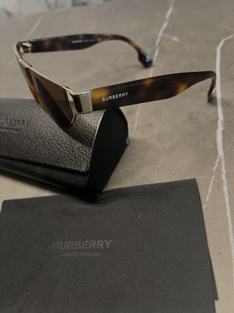 Слънчеви очила BURBERRY