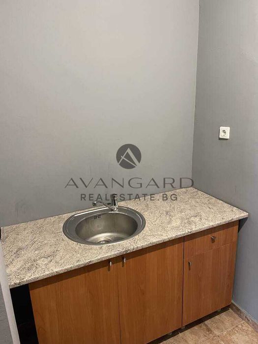 Продава се Офис в Пловдив, Кършияка - 72 кв.м за 1063 €/кв.м - Снимка #3