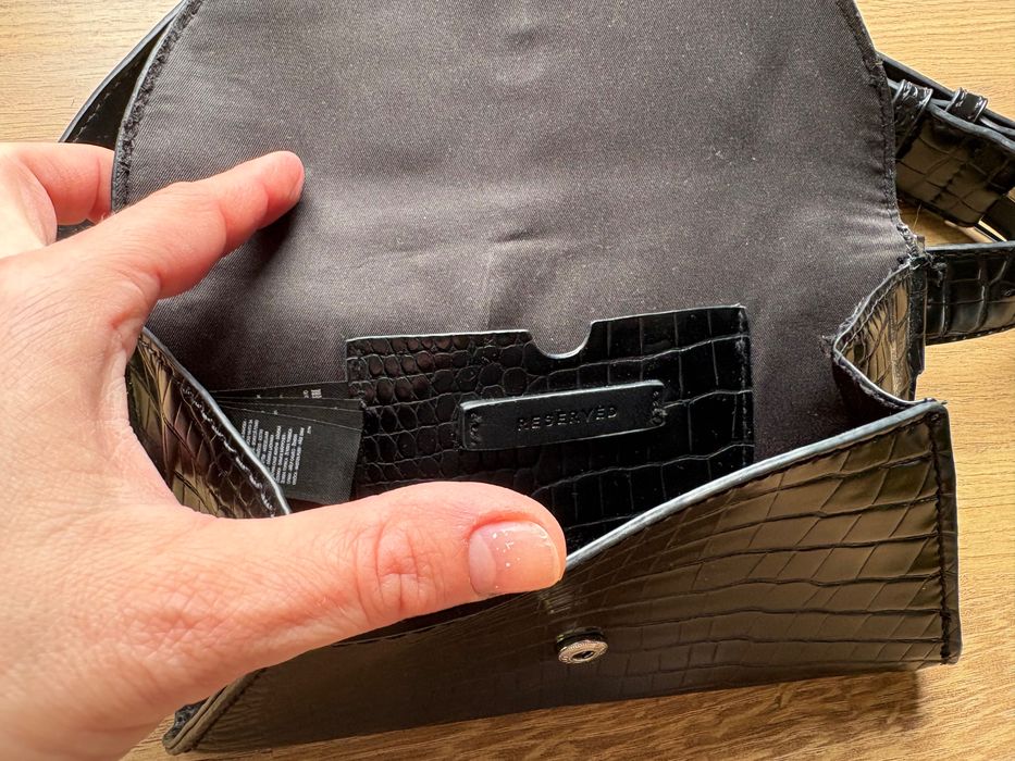 Borseta neagra Reserved