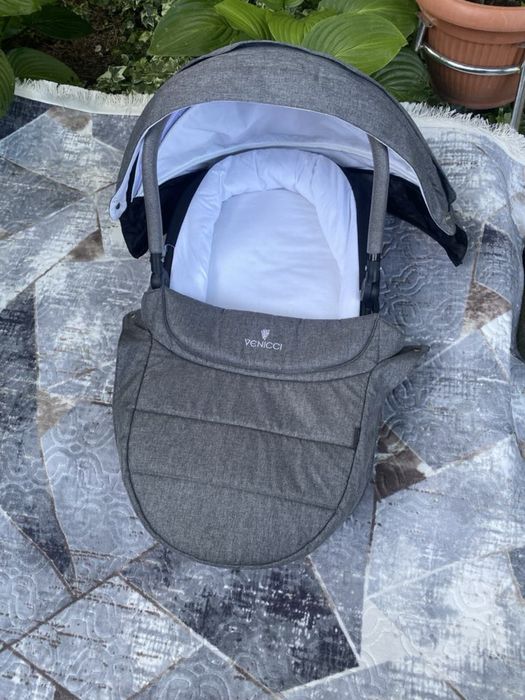 Carucior 3 in 1 Venicci Shadow Grey + Isofix pentru masina
