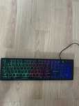 Vând periferice de gaming
