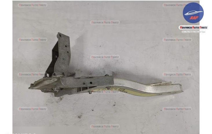 Опора на радиатор Трагер Ляв оригинален Мерцедес-Бенц / Mercedes-Benz