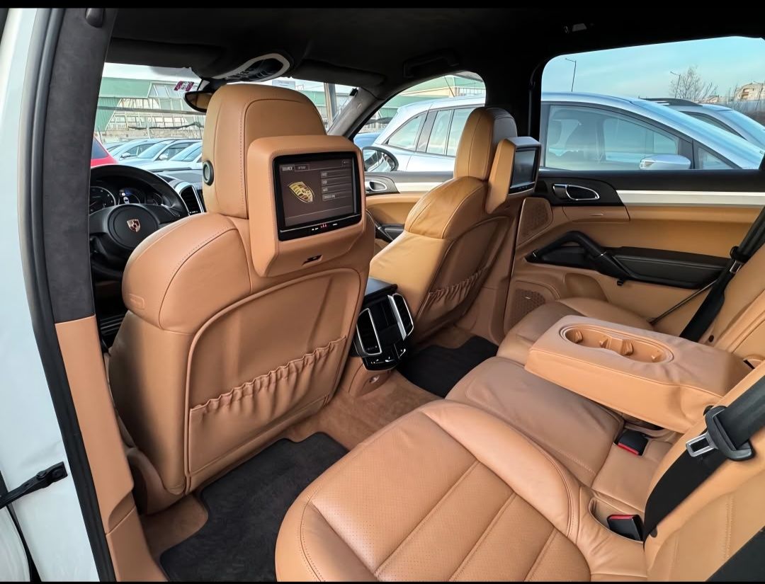 Porsche Cayenne 2011 4.8 turbo 500 к.с.