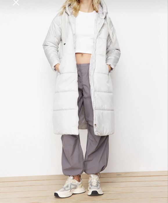 Зимно бяло дълго яке