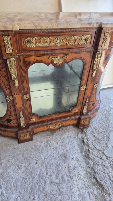 Servantă în stil Ludovic al XVI-LEA