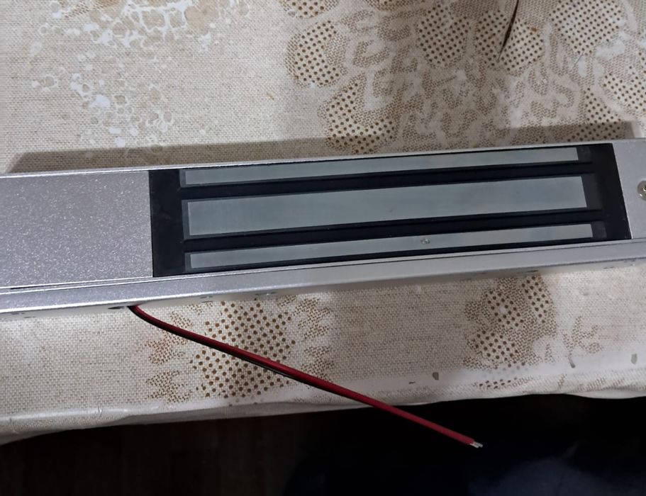 Электромагнитный замок — комплект.