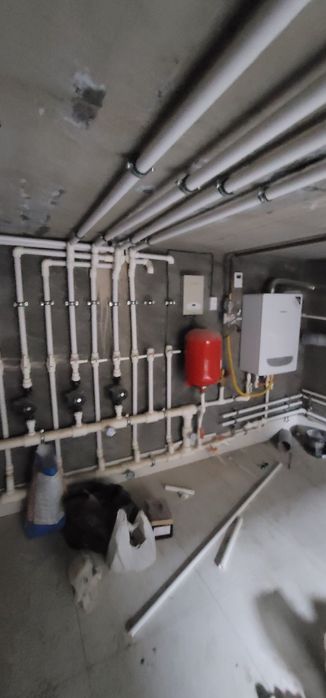 Коттеджей дом, подключ, гараж 1+1