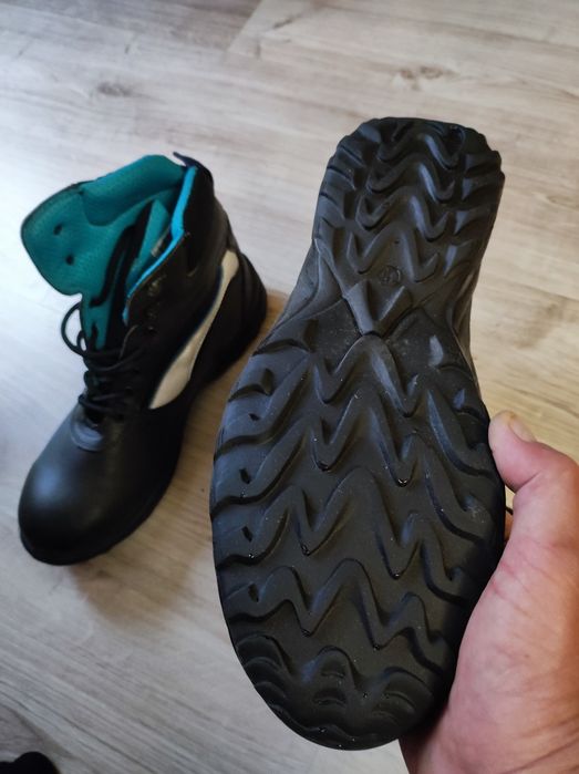 Нови работни обувки 2 броя