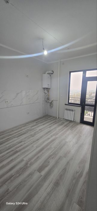 Novastroykadan yangi hali hech kim yashamagan remontli tayyor uy