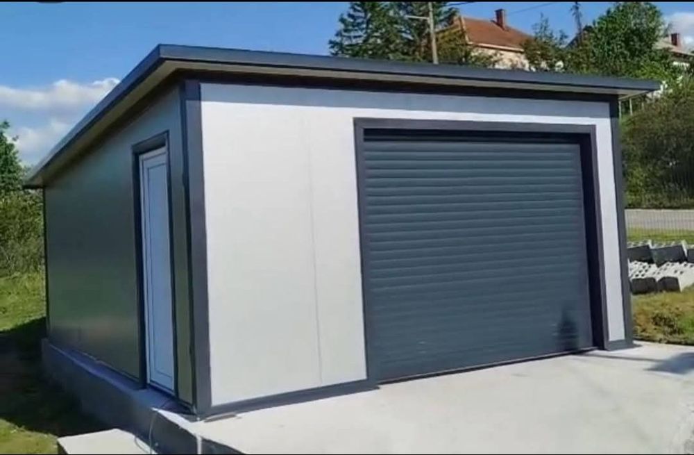Vând garaje auto pe structură metalică învelit cu panouri sandwich