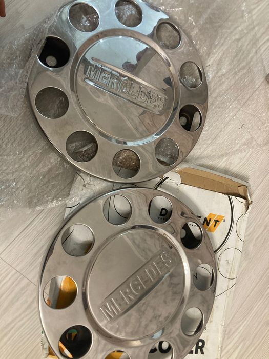 Продаются колпаки из нержавейки передние Mercedes размер r 22.5