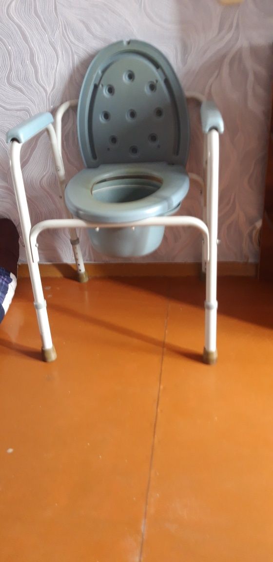 Кресло-туалет,ходунки