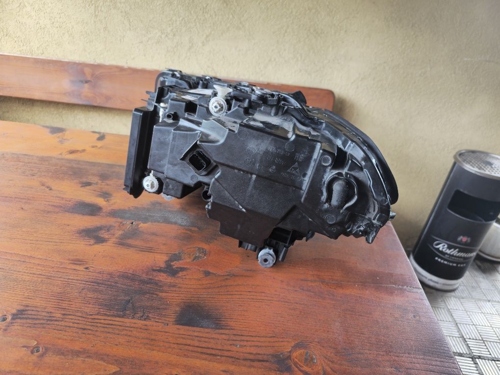 Продавам десен фар за BMW G30