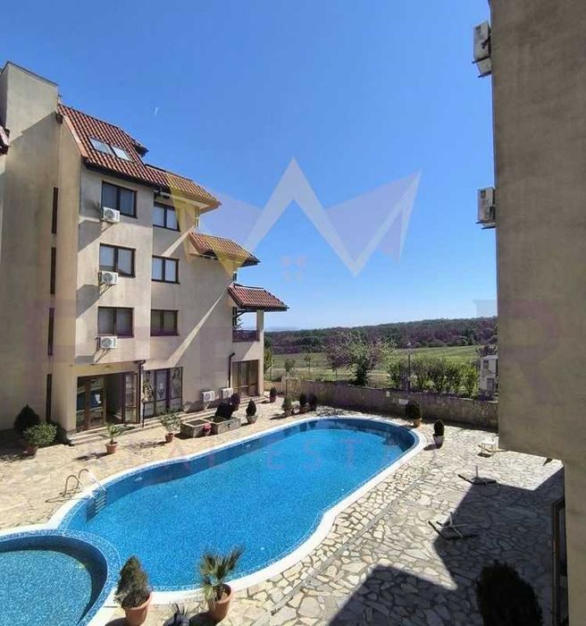 Дава се под наем Тристаен апартамент в Варна, Бизнес хотел - 80 кв.м за 510 € - Снимка #12