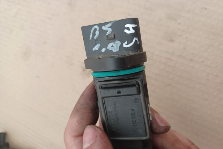 Debitmetru aer F00C2G2027 1.9TDI MX1253 Volkswagen VW Passat B5.5 [fa