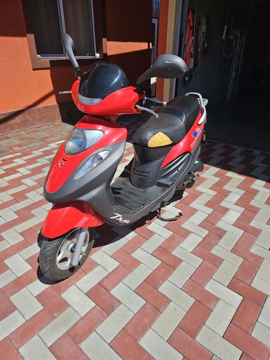 Scuter pe benzina