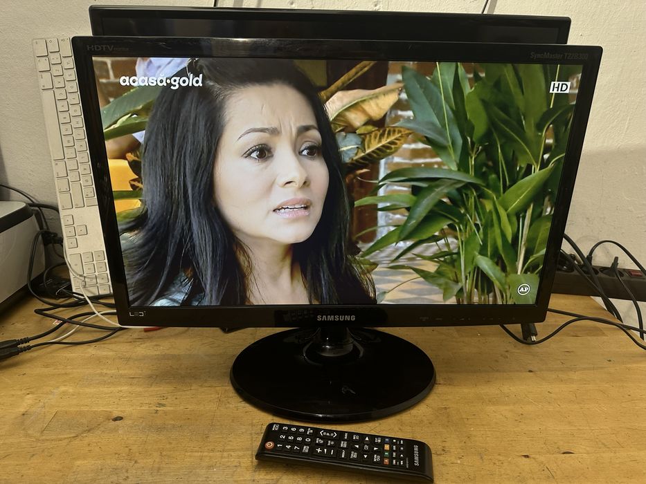 Tv samsung cu alimentare 220v de culoare negru