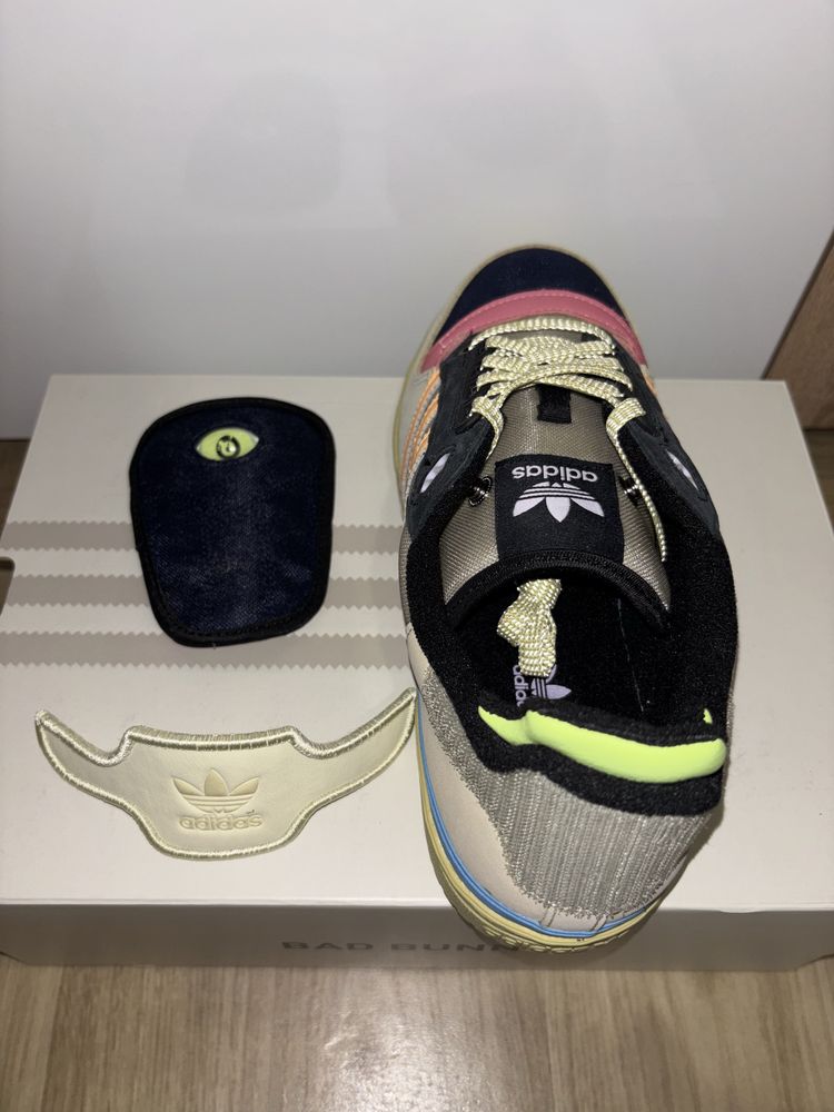 Нови маратанки Bad Bunny × adidas Forum Low Powerphase