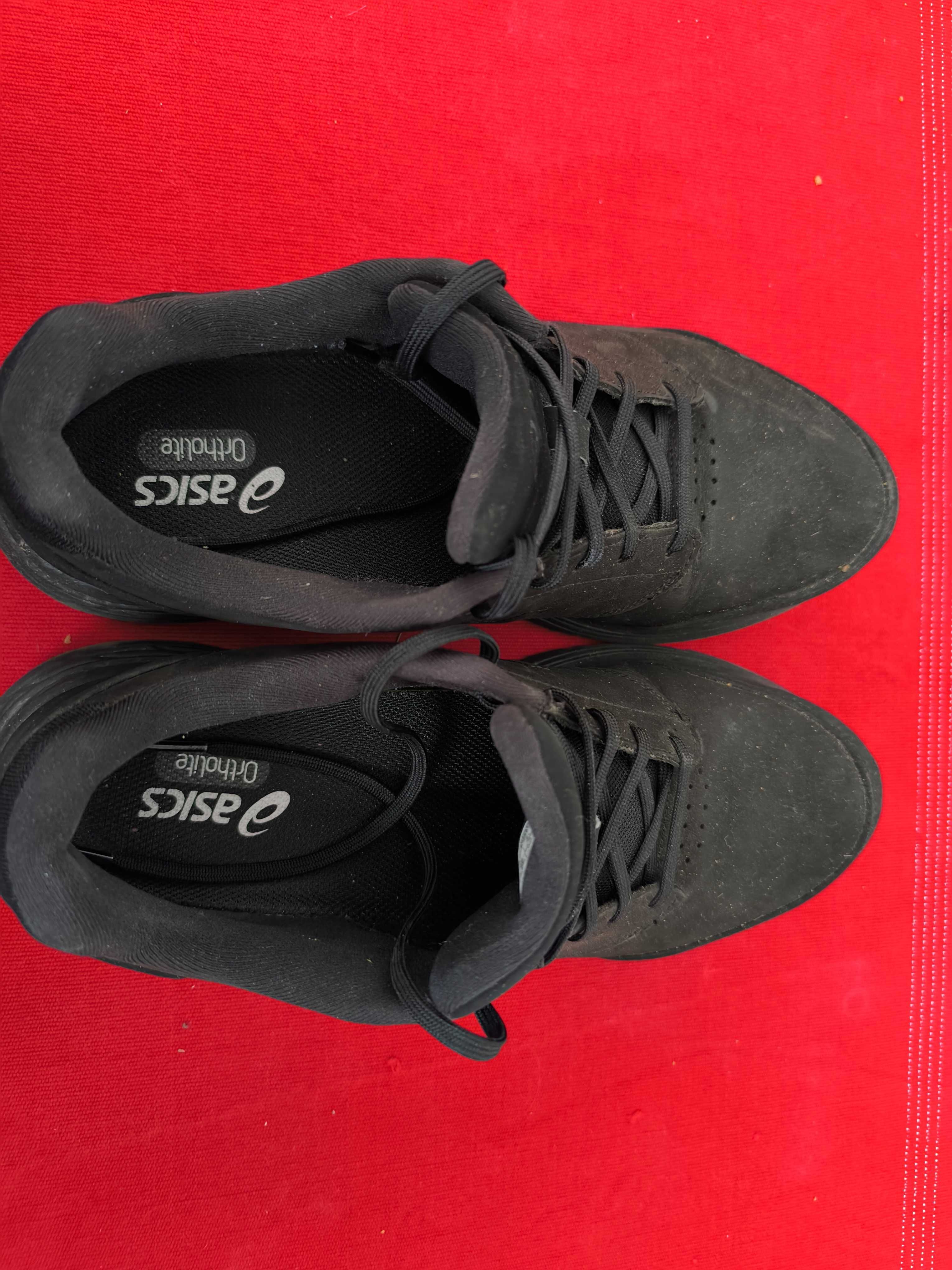 Маратонки Asics , 26,5 см е стелката, отговаря на 41 номер