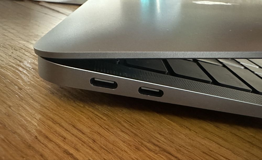 Macbook Air 2020 8/256 42 sikl   97%yomkost