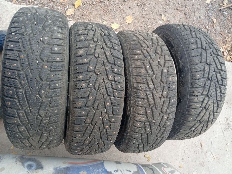 Продам комплект шин 185 60 r15.