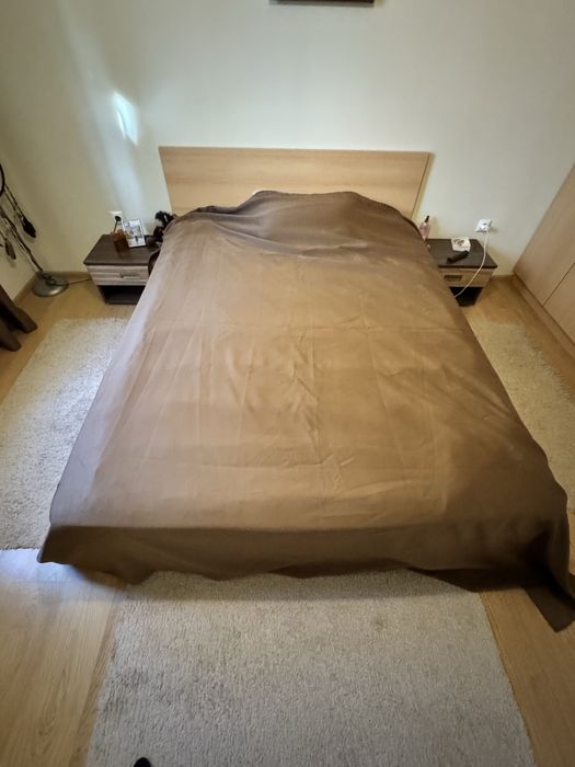 Продавям спалня 160/200 с нощни шкафчета комплект