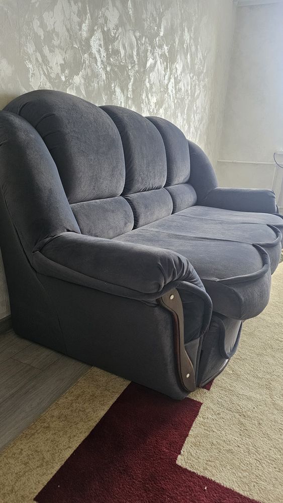 Продам диван с креслой