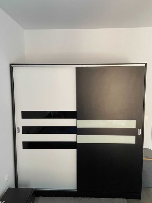 Комплект гардероб с плъзгащи се врати и скрин