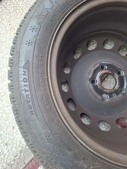 Vand cauciucuri de iarna Dunlop si jante otel 205 55 R16