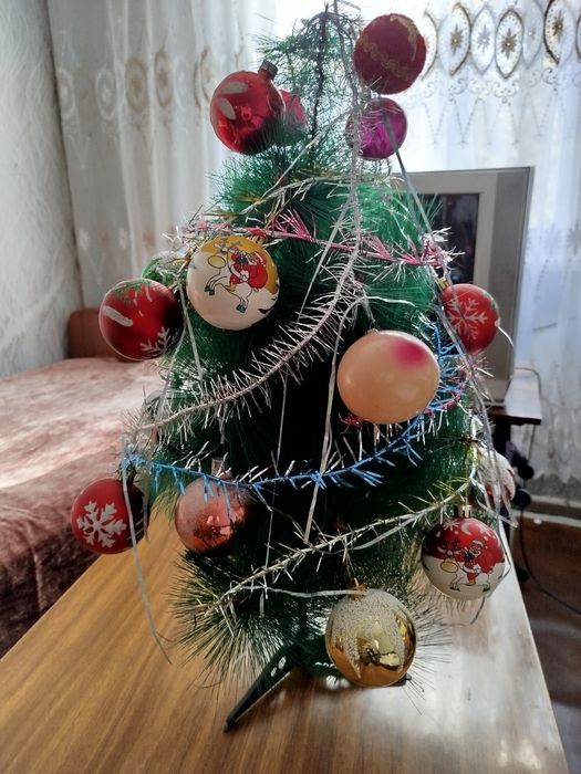 Елки новогодние, мишура елочная