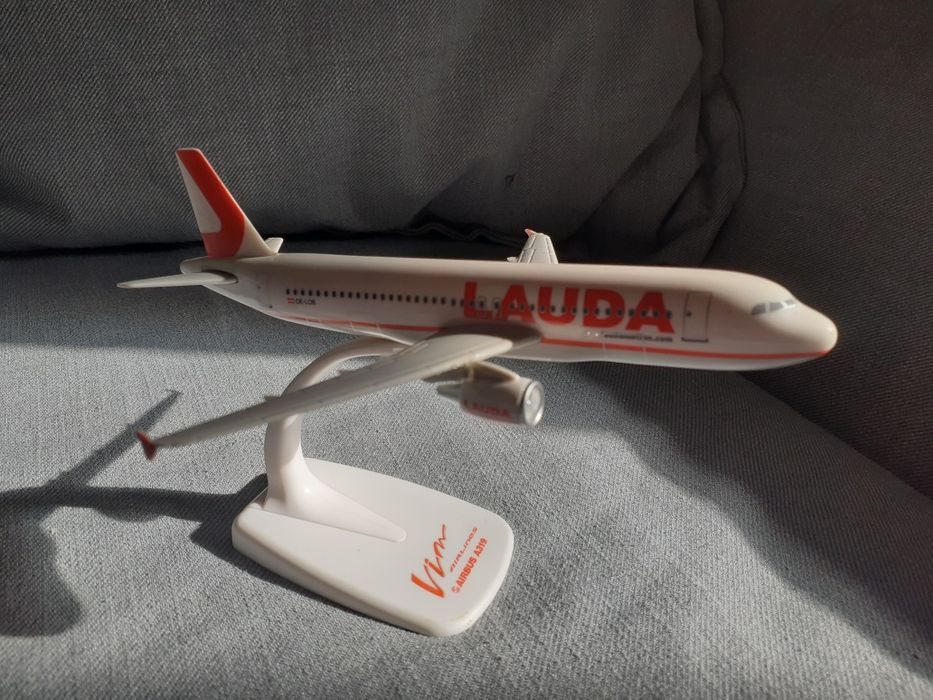 Macheta avion Airbus 320 neo Lauda