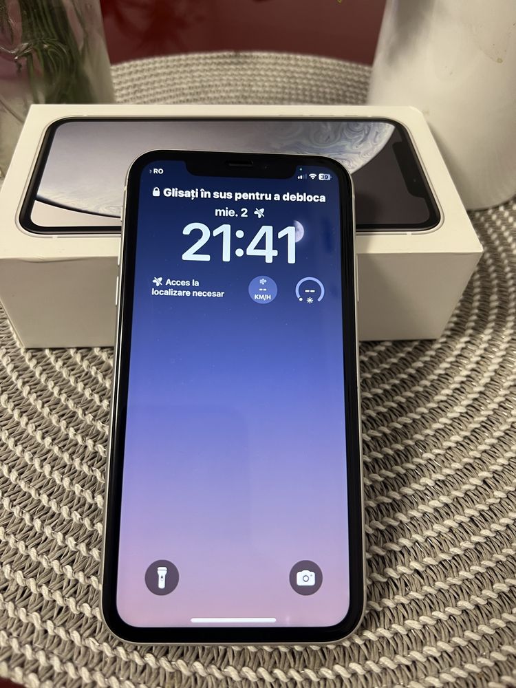 Vand Iphone XR 64 alb in stare impecabila