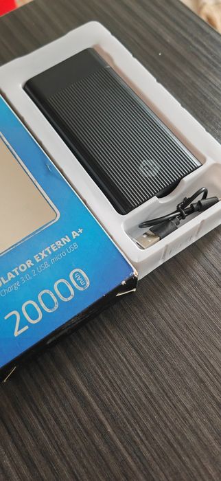 Acumulator extern A+ 20000mAh încărcare rapida QC3 2xUsB eMag ca NOU