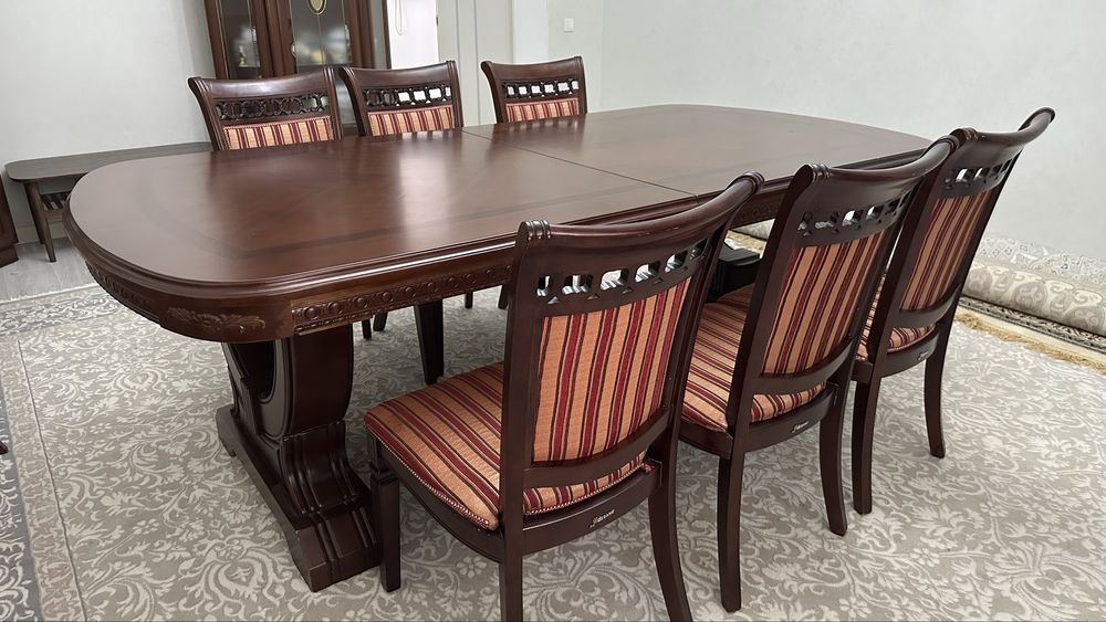 Стол и 12 стульев