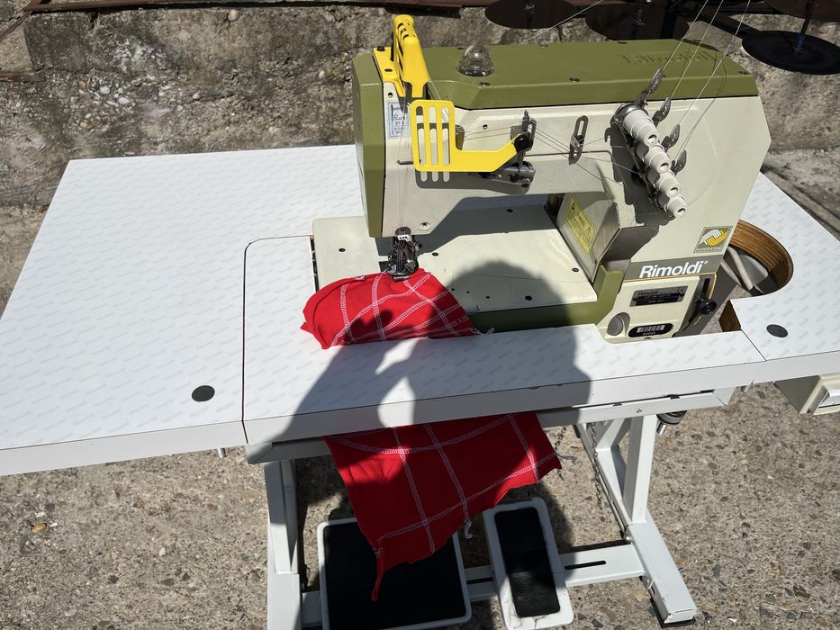 Masina de cusut uberdeck cu acuperire