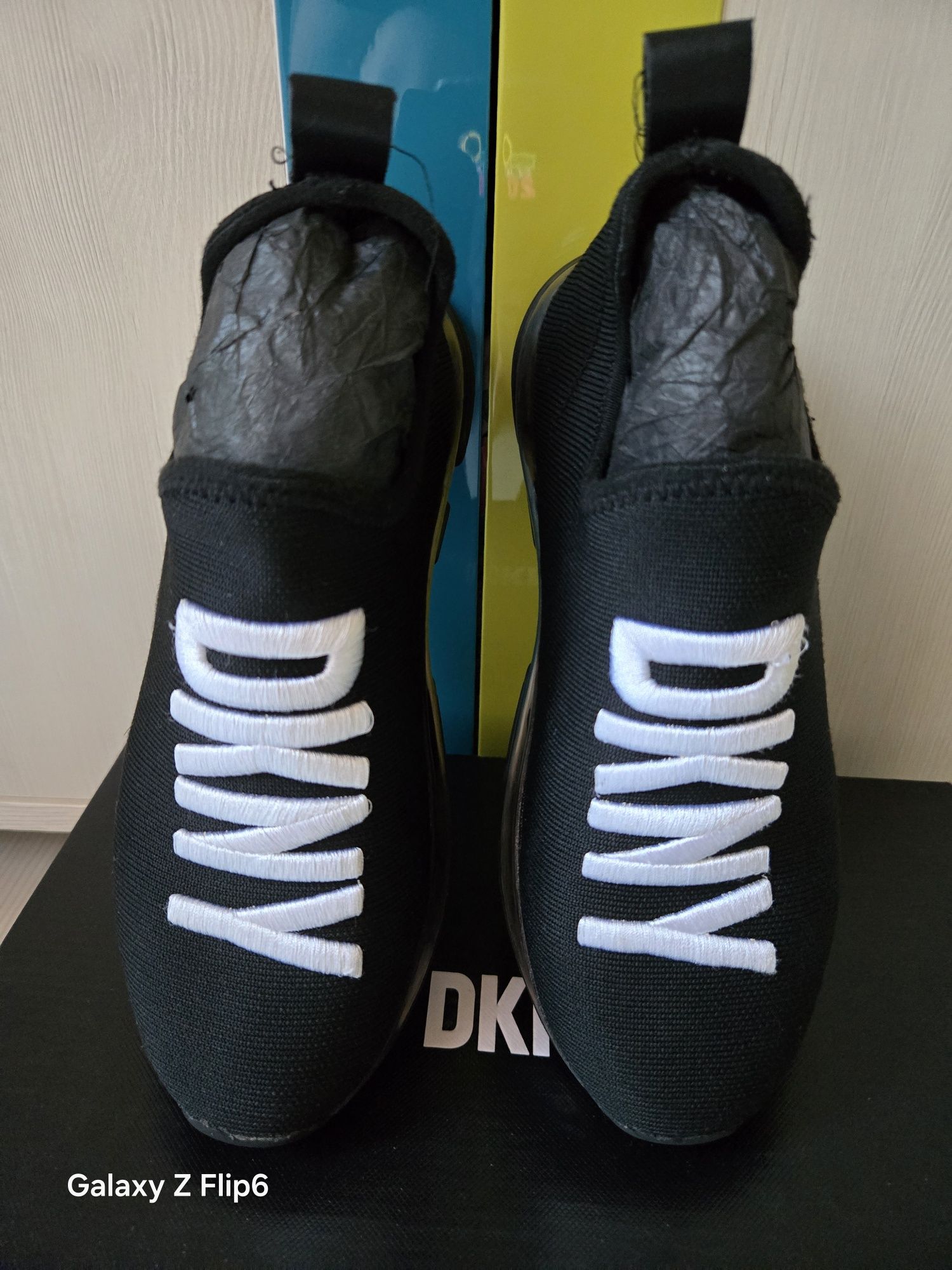 Дамски маратонки DKNY
