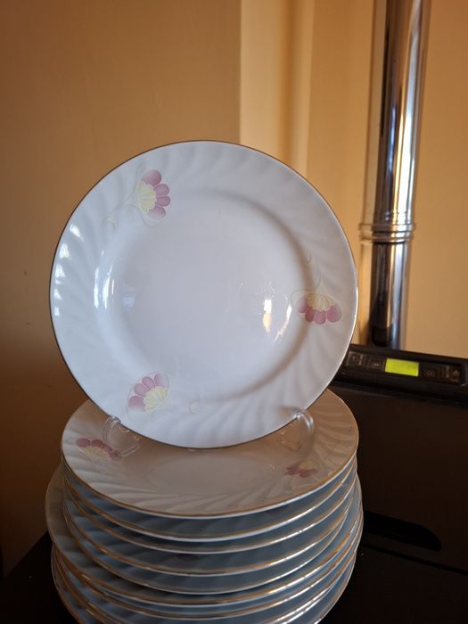 Чинии с флорален мотив