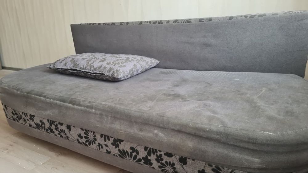 Отдам бесплатно диван б/у