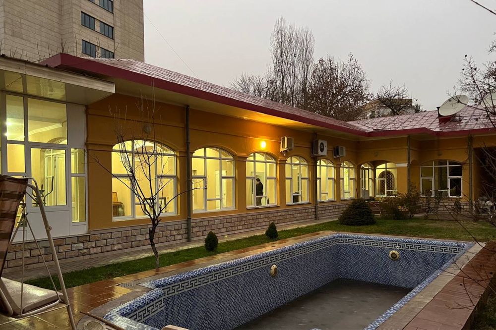 Аренда дома дедсад офис 1 я линия Чайхана Салом 7000уе