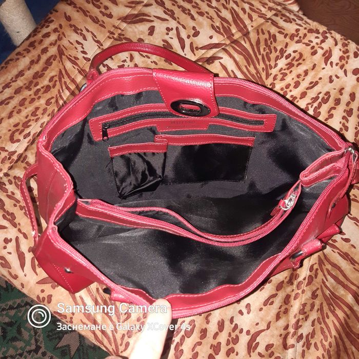 Червена дамска чанта